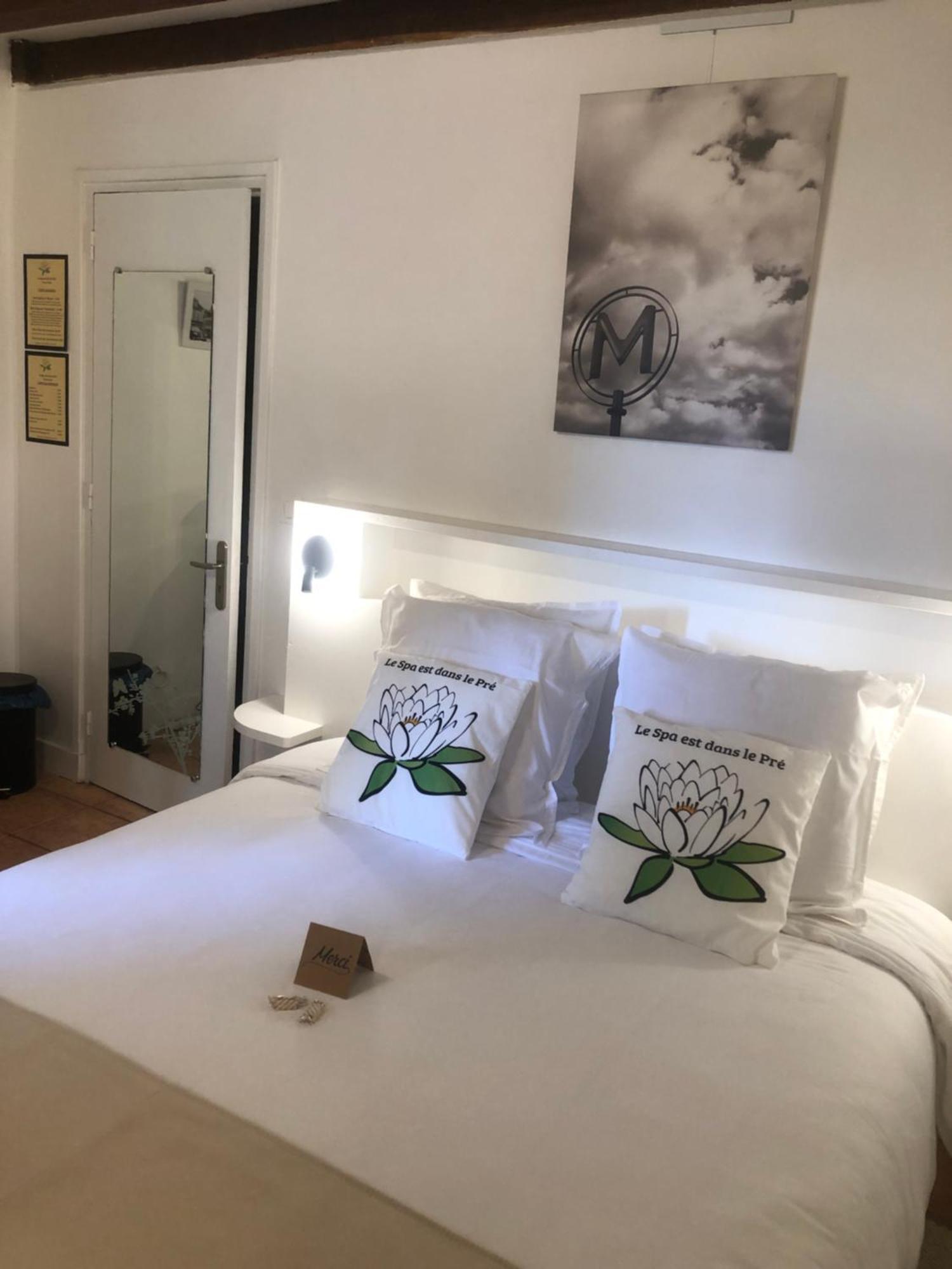 Le Spa Est Dans Le Pre Trigueres Exterior photo