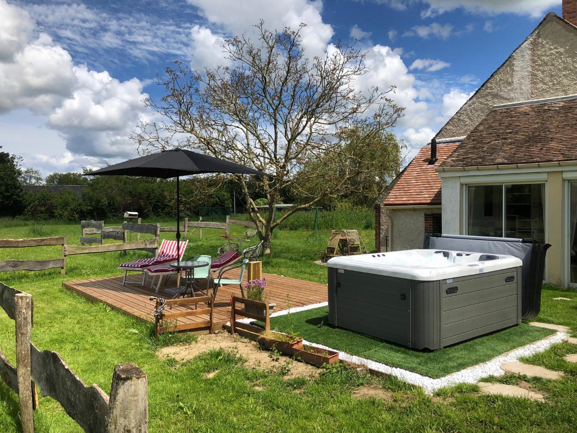 Le Spa Est Dans Le Pre Trigueres Exterior photo