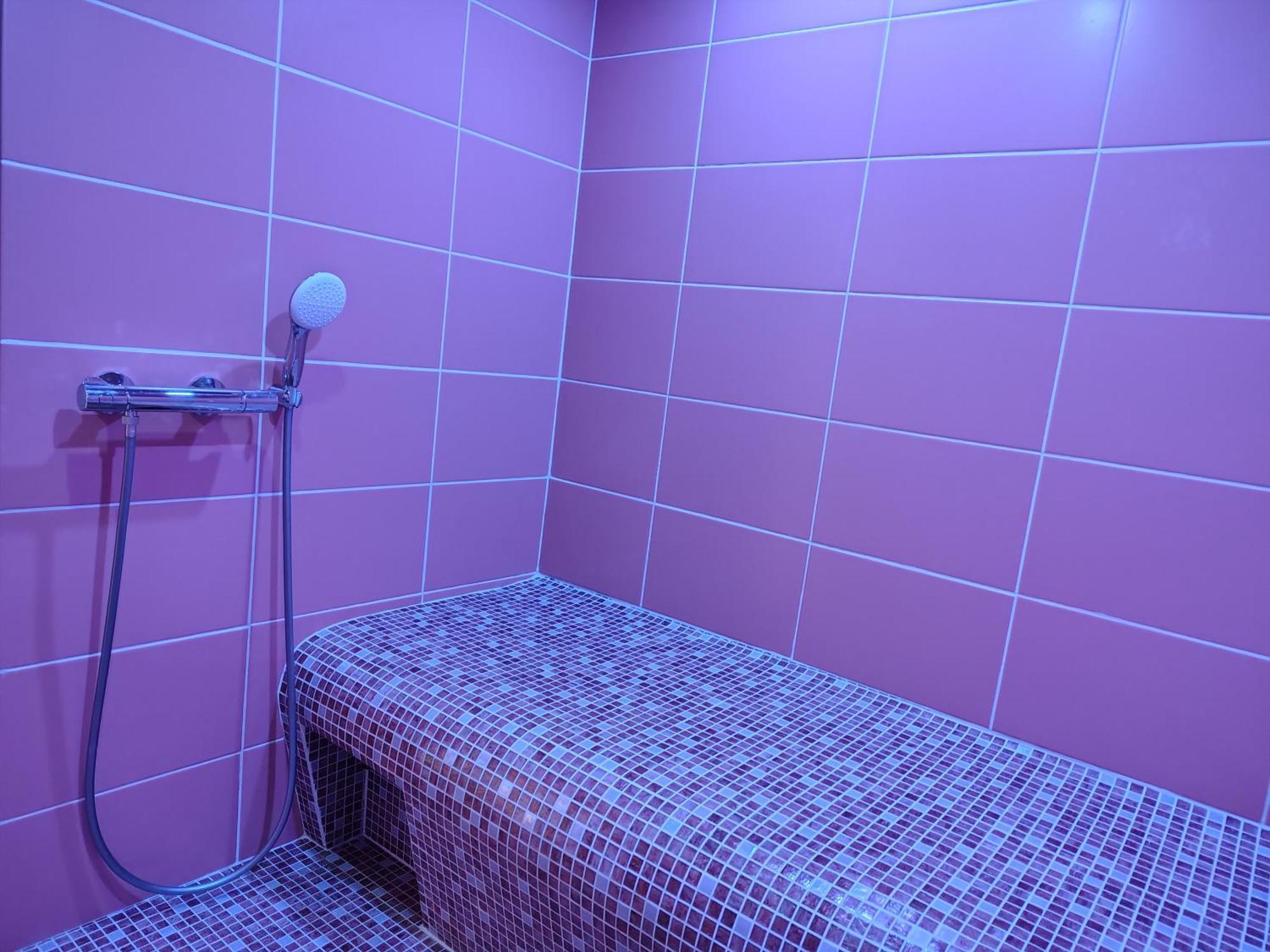 Le Spa Est Dans Le Pre Trigueres Exterior photo